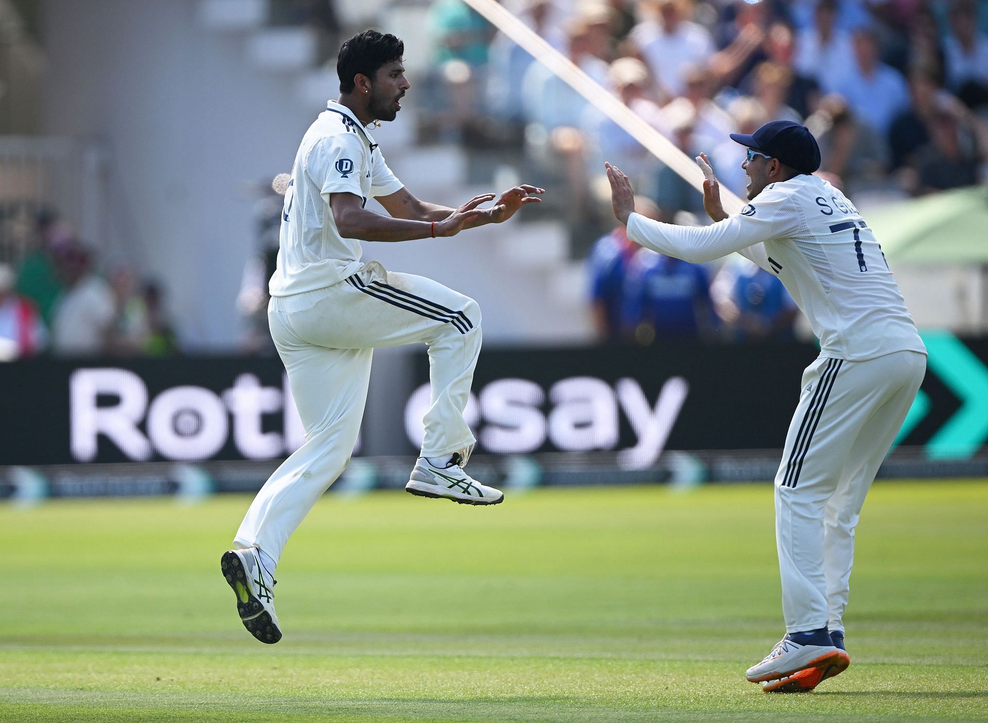 Washington Sundar celebrates a wicket. (Credits: Getty)